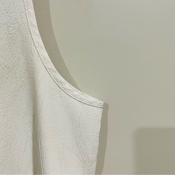 IMAGE Sleeveless Button-down Shirt - Picture 6 of 9